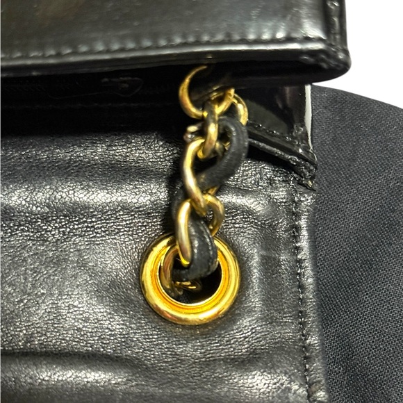 💯AUTH CHANEL MINI FLAP BAG PATENT BLACK LEATHER GOLD CHAIN SHOULDER CROSSBODY - Picture 14 of 15